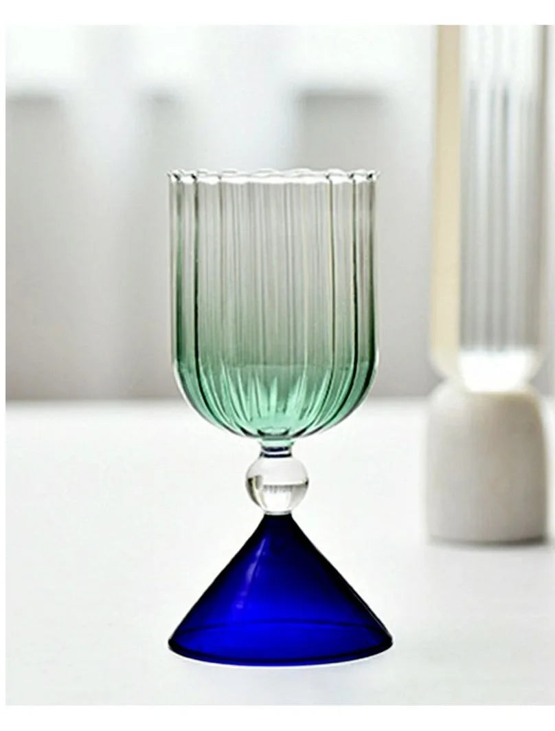 Taças de coquetel criativas em dois tons, verde, azul, âmbar, roxo, colorido, estilo ondulado, martini, mojito, champanhe, margarita, copos de taça
