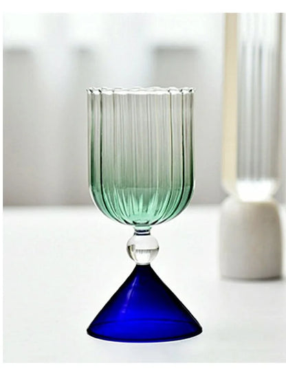 Taças de coquetel criativas em dois tons, verde, azul, âmbar, roxo, colorido, estilo ondulado, martini, mojito, champanhe, margarita, copos de taça