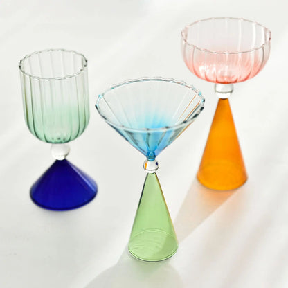 Taças de coquetel criativas em dois tons, verde, azul, âmbar, roxo, colorido, estilo ondulado, martini, mojito, champanhe, margarita, copos de taça