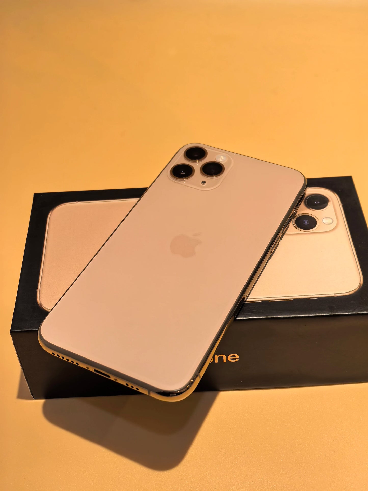 Smartphone Apple iPhone 11 Pro original LTE, celular usado, NFC 5,8" 64/256/512 GB, triplo, 12 MP, A13 Bionic, 4K HDR
