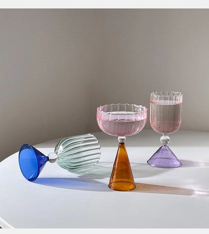 Taças de coquetel criativas em dois tons, verde, azul, âmbar, roxo, colorido, estilo ondulado, martini, mojito, champanhe, margarita, copos de taça