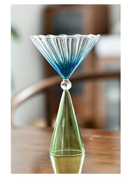Taças de coquetel criativas em dois tons, verde, azul, âmbar, roxo, colorido, estilo ondulado, martini, mojito, champanhe, margarita, copos de taça