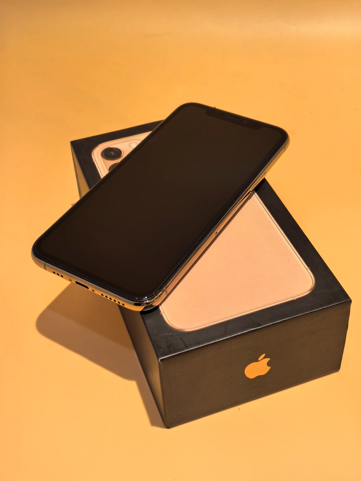 Smartphone Apple iPhone 11 Pro original LTE, celular usado, NFC 5,8" 64/256/512 GB, triplo, 12 MP, A13 Bionic, 4K HDR