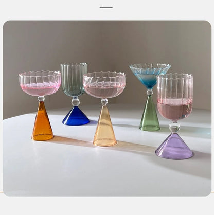Taças de coquetel criativas em dois tons, verde, azul, âmbar, roxo, colorido, estilo ondulado, martini, mojito, champanhe, margarita, copos de taça