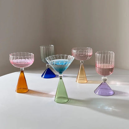Taças de coquetel criativas em dois tons, verde, azul, âmbar, roxo, colorido, estilo ondulado, martini, mojito, champanhe, margarita, copos de taça