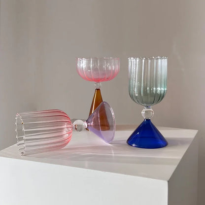 Taças de coquetel criativas em dois tons, verde, azul, âmbar, roxo, colorido, estilo ondulado, martini, mojito, champanhe, margarita, copos de taça