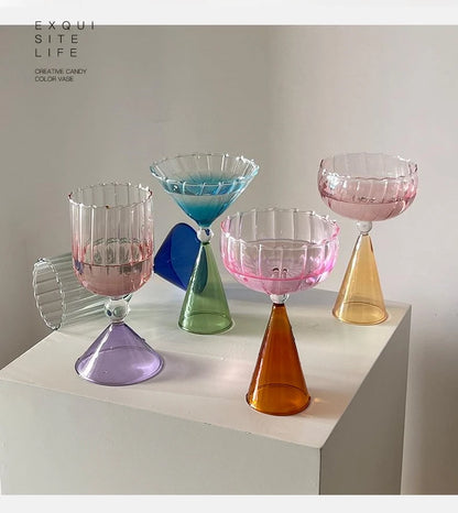Taças de coquetel criativas em dois tons, verde, azul, âmbar, roxo, colorido, estilo ondulado, martini, mojito, champanhe, margarita, copos de taça