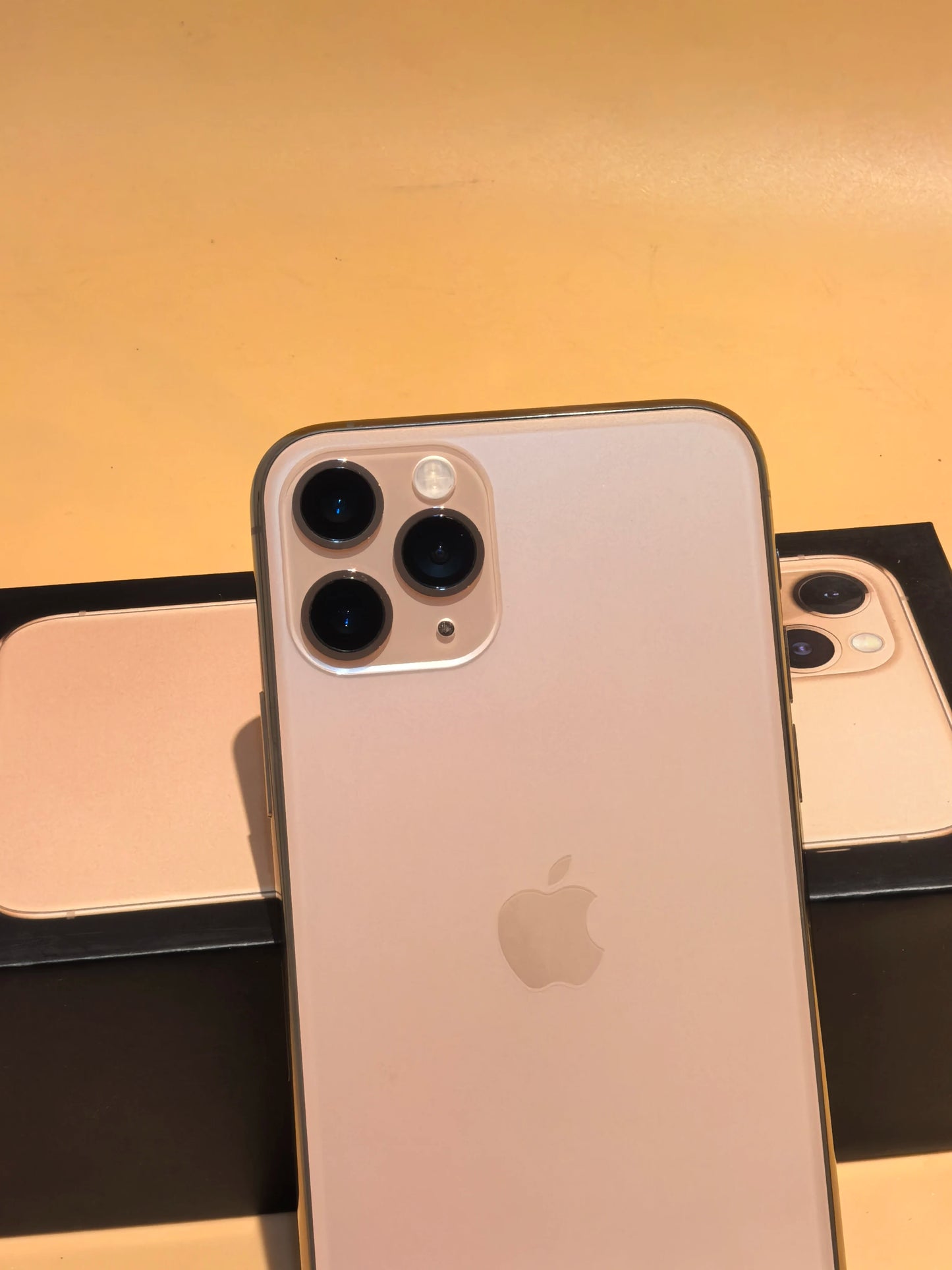 Smartphone Apple iPhone 11 Pro original LTE, celular usado, NFC 5,8" 64/256/512 GB, triplo, 12 MP, A13 Bionic, 4K HDR