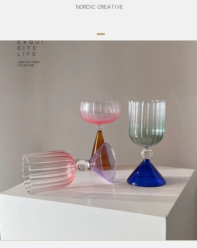 Taças de coquetel criativas em dois tons, verde, azul, âmbar, roxo, colorido, estilo ondulado, martini, mojito, champanhe, margarita, copos de taça